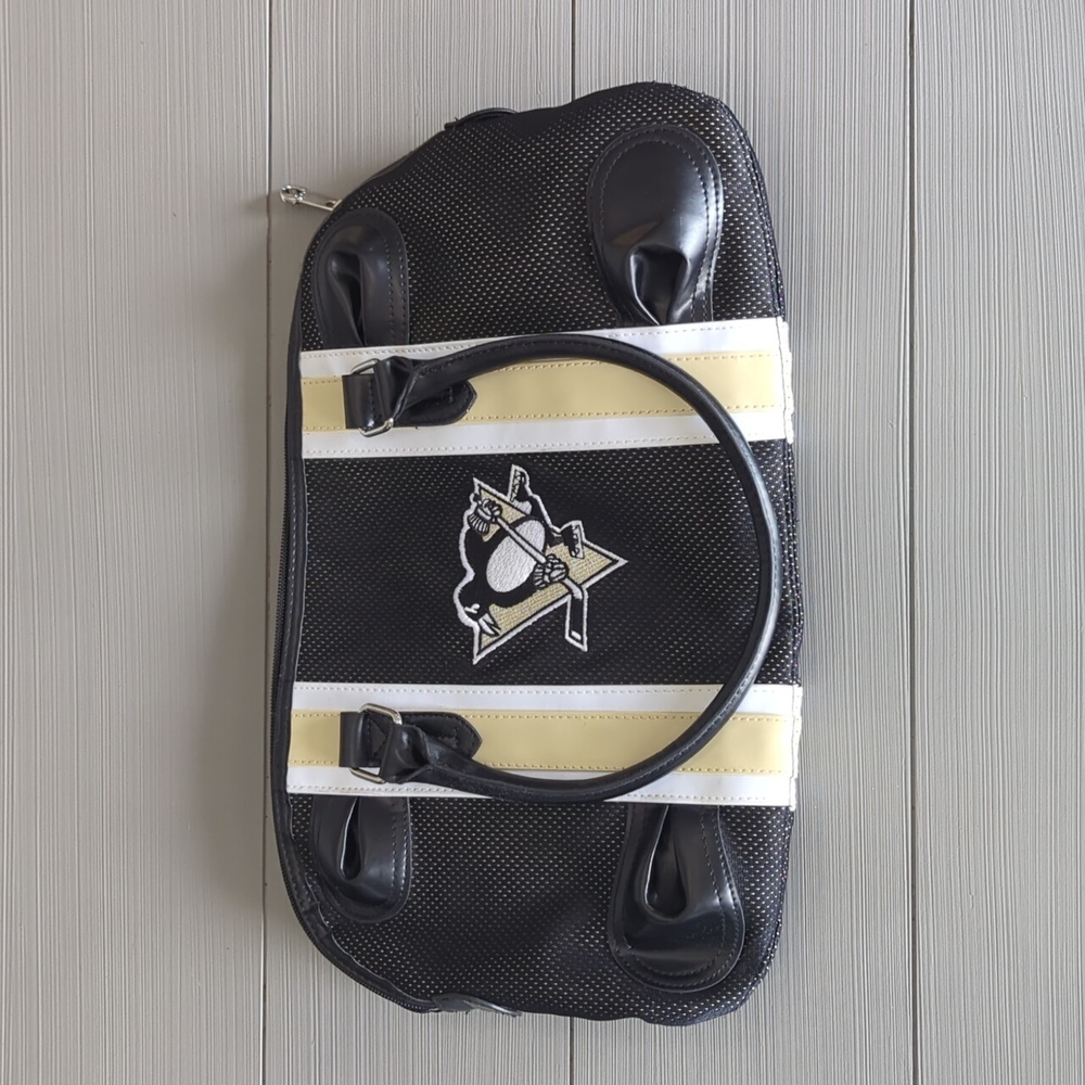 NWOT Pittsburgh Penguins NHL Womens Black & Gold Shoulder Handbag Purse Tote Bag